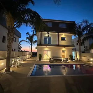  Villa Valerian Palm - Napa's Secret Escape